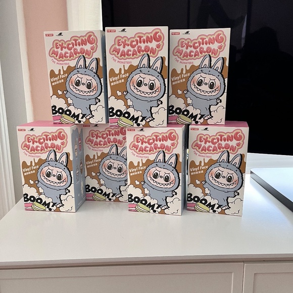 Exciting Macaron Labubu - Soymilk - Picture 2 of 5